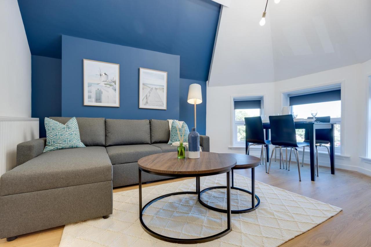 Ultra Luxe 2 Bedroom Near Beach, Centre & Peasholm Park Apartment Scarborough